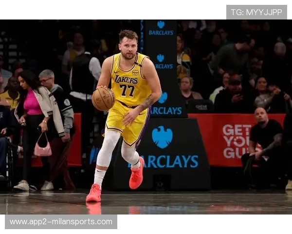 东契奇远投突破，湖人后场掌控力提升