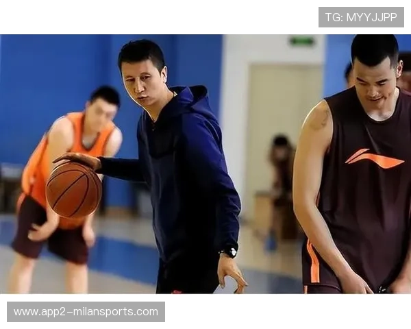 中国男篮训练量曝光：美国教练看傻